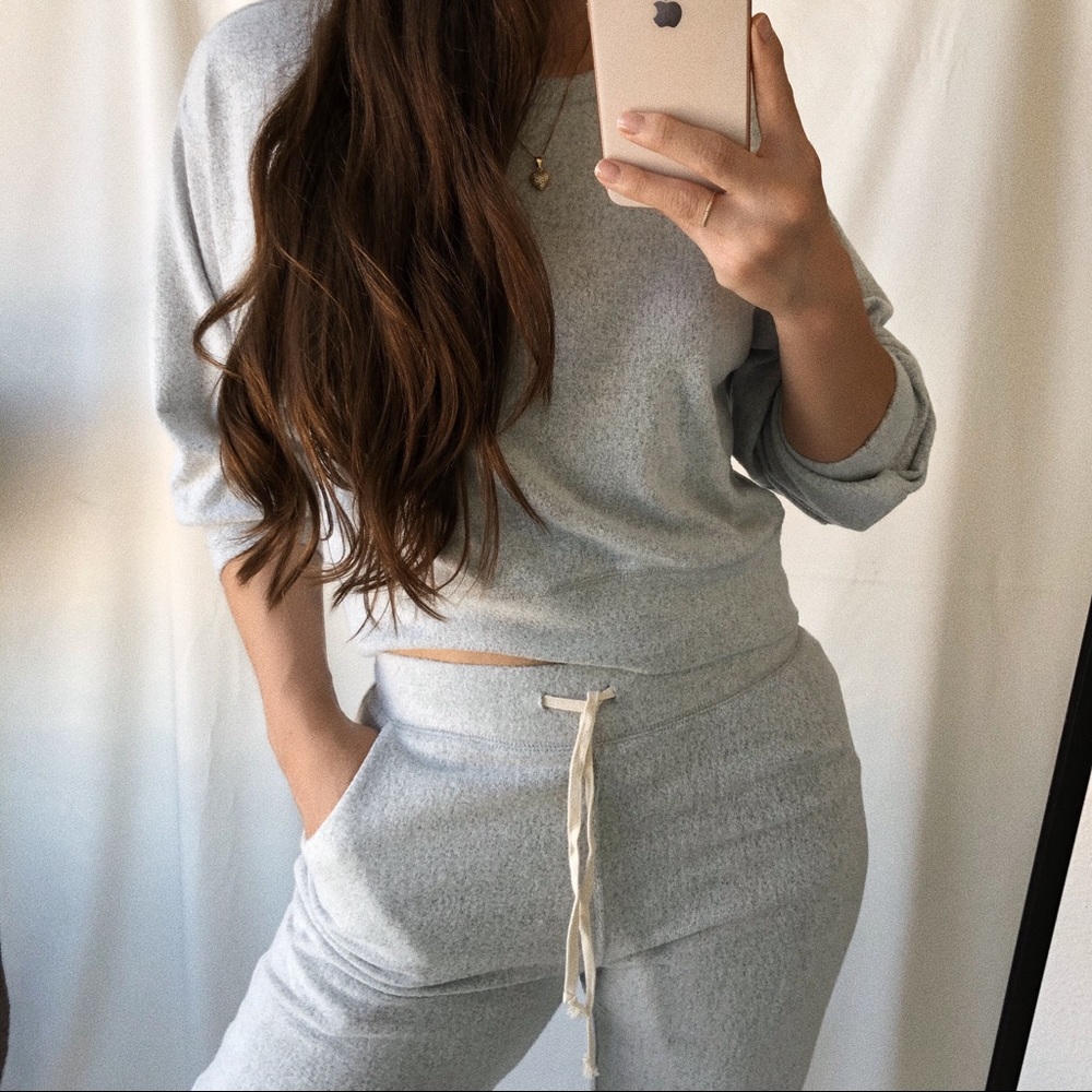 BOGO⭐️Last L—Lounge Set Sweatshirt +Jogger pants - Picture 2 of 7